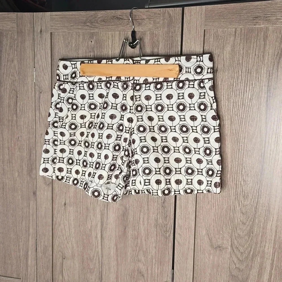 Liquid modern women's shorts - Picture 2 of 11